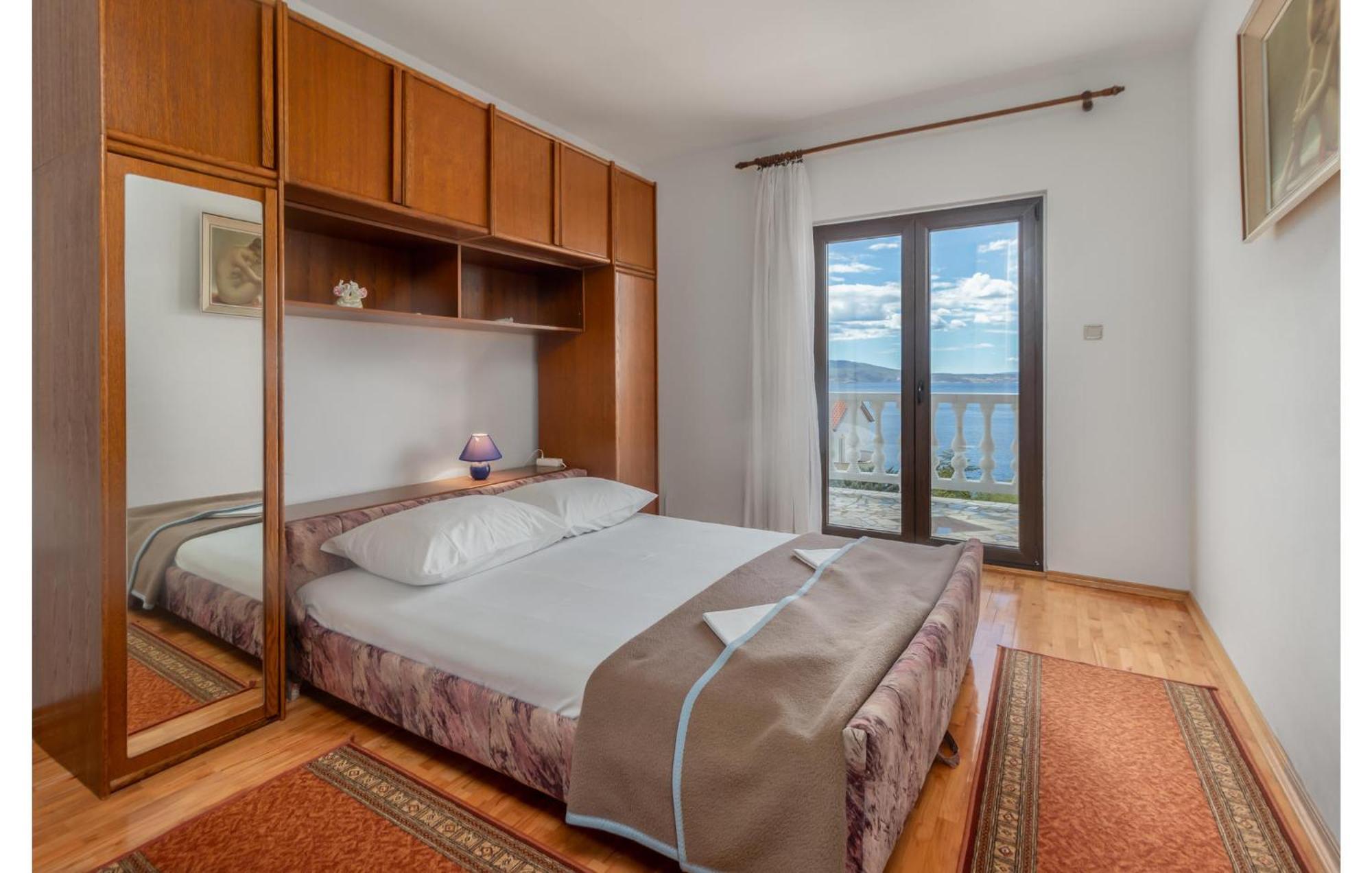 3 Bedroom Awesome Apartment In Novi Vinodolski Luaran gambar